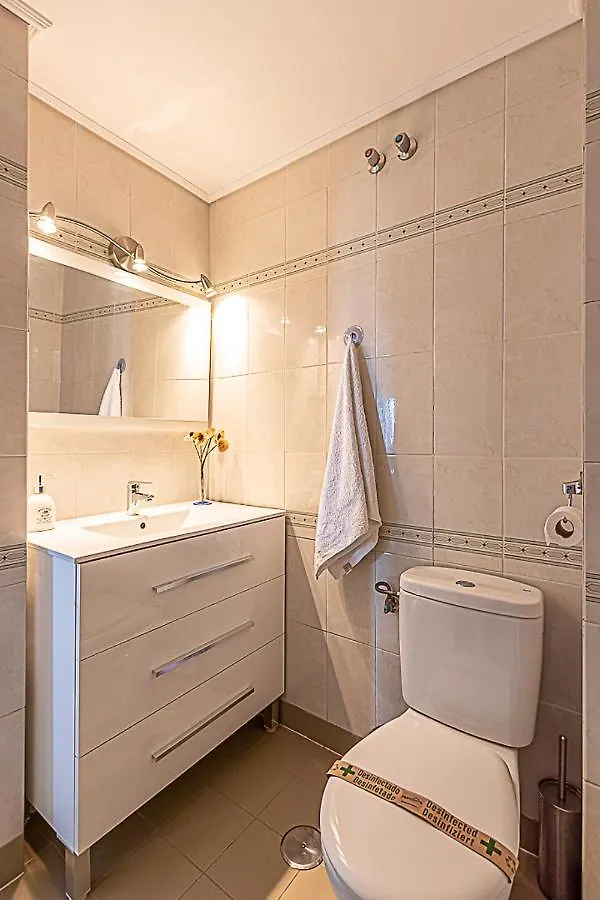 Apartment 797 Holiday Rentals - Amplio Piso Para 4 En El Centro De Arroyo De La Miel Benalmadena Spain