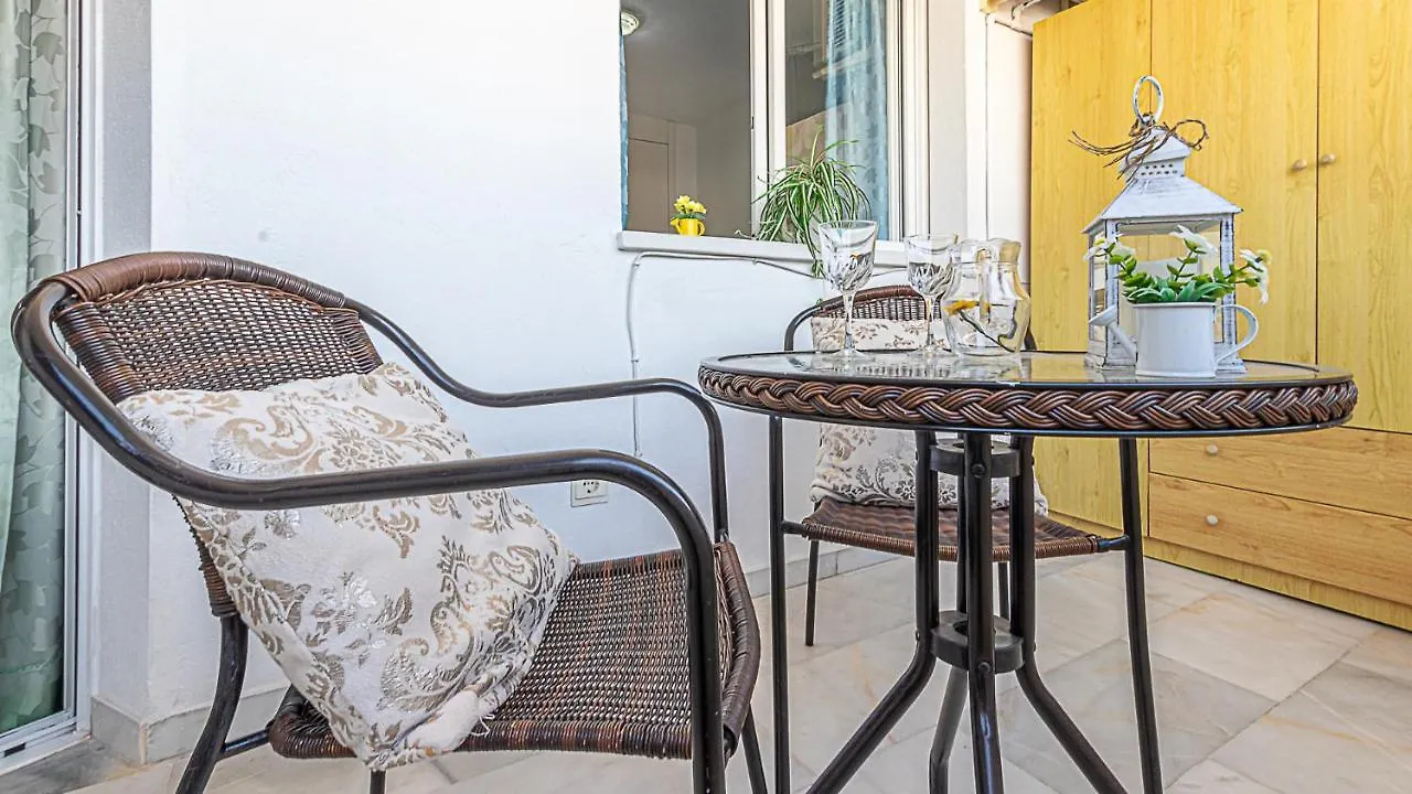 Apartment 797 Holiday Rentals - Amplio Piso Para 4 En El Centro De Arroyo De La Miel Benalmadena
