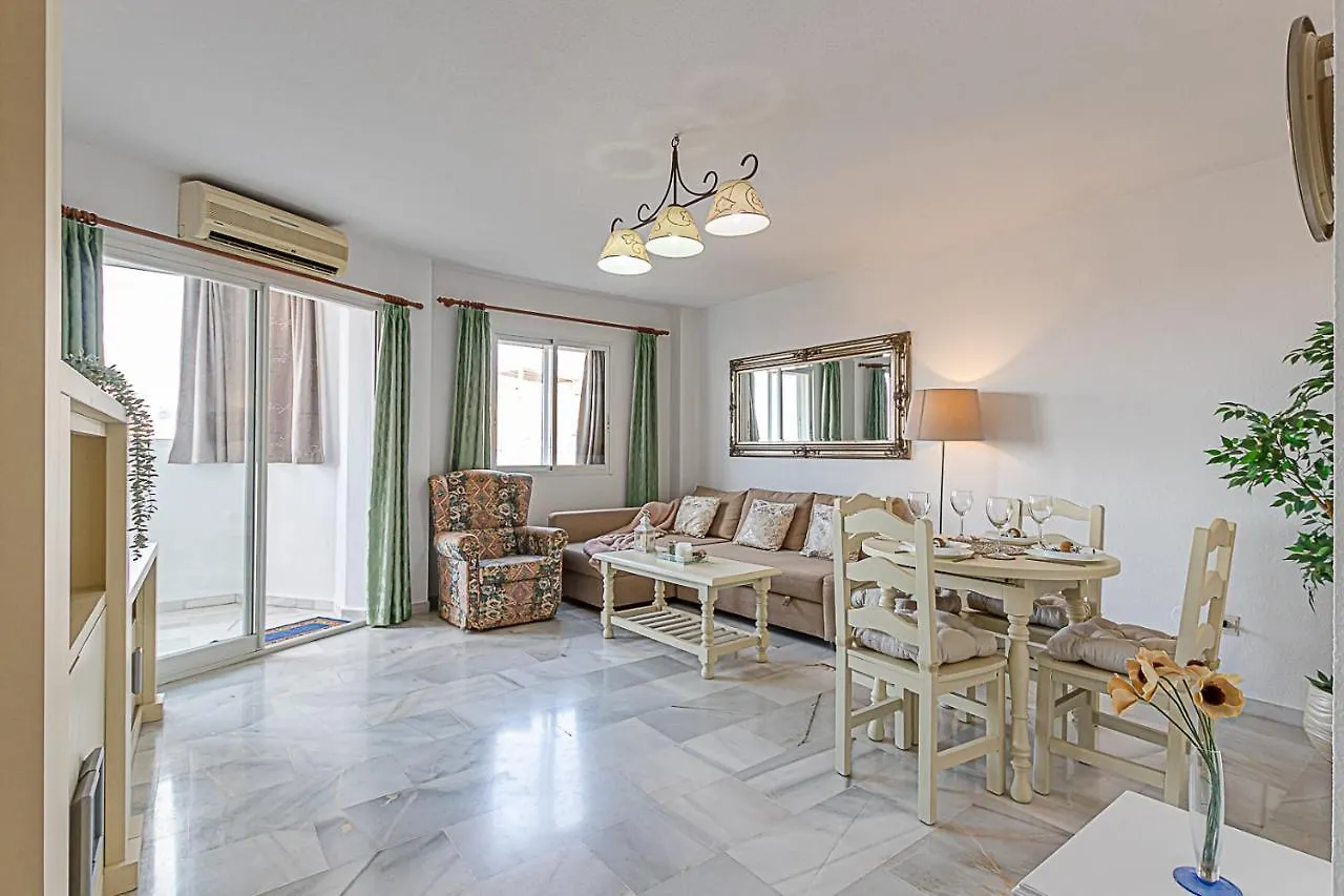 Apartment 797 Holiday Rentals - Amplio Piso Para 4 En El Centro De Arroyo De La Miel Benalmadena