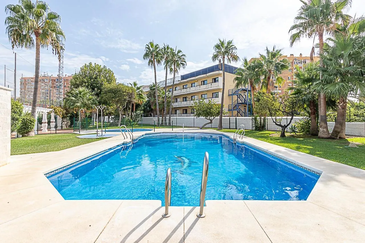 Apartment 797 Holiday Rentals - Amplio Piso Para 4 En El Centro De Arroyo De La Miel Benalmadena