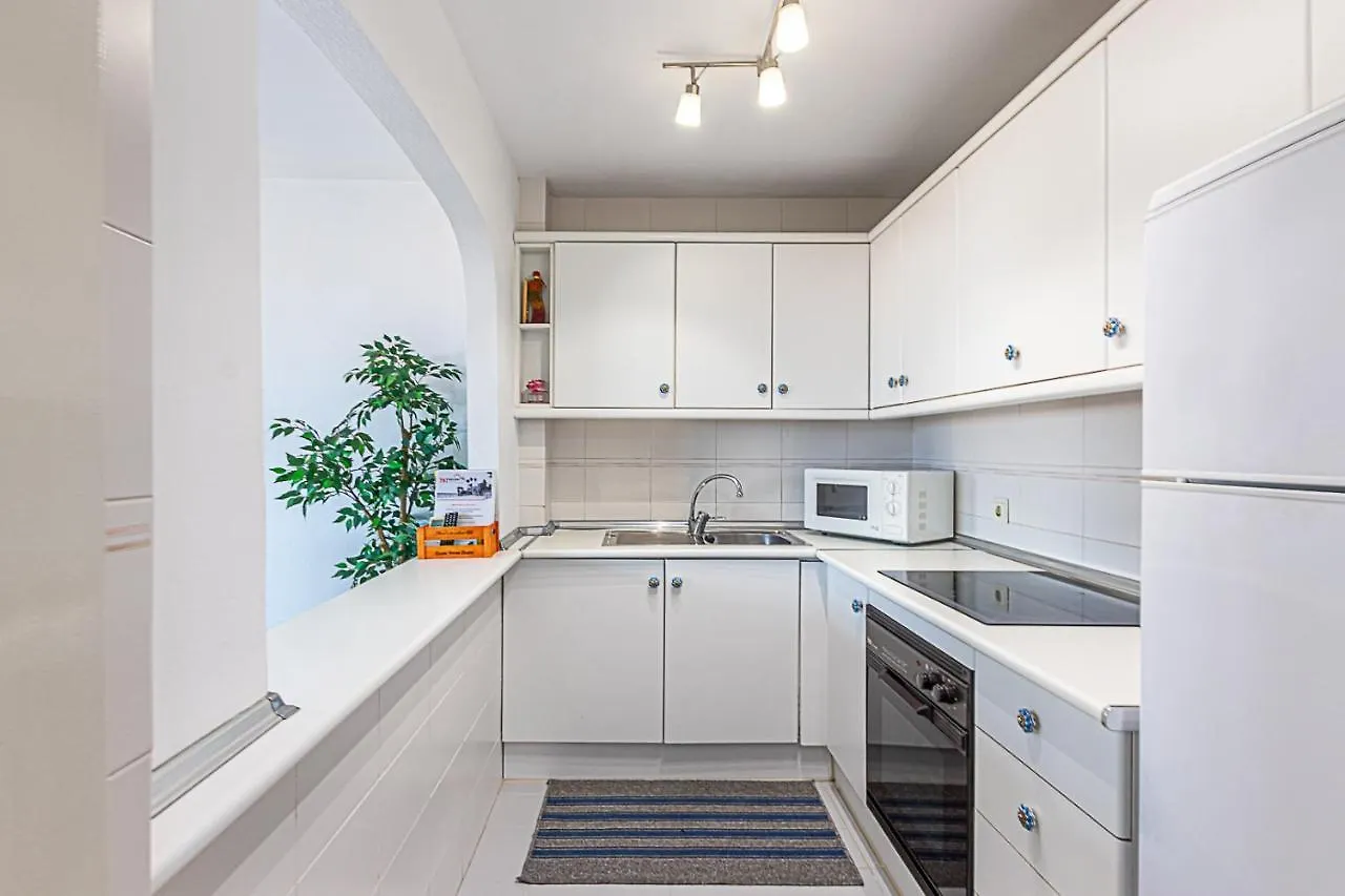 Apartment 797 Holiday Rentals - Amplio Piso Para 4 En El Centro De Arroyo De La Miel Benalmadena Spain