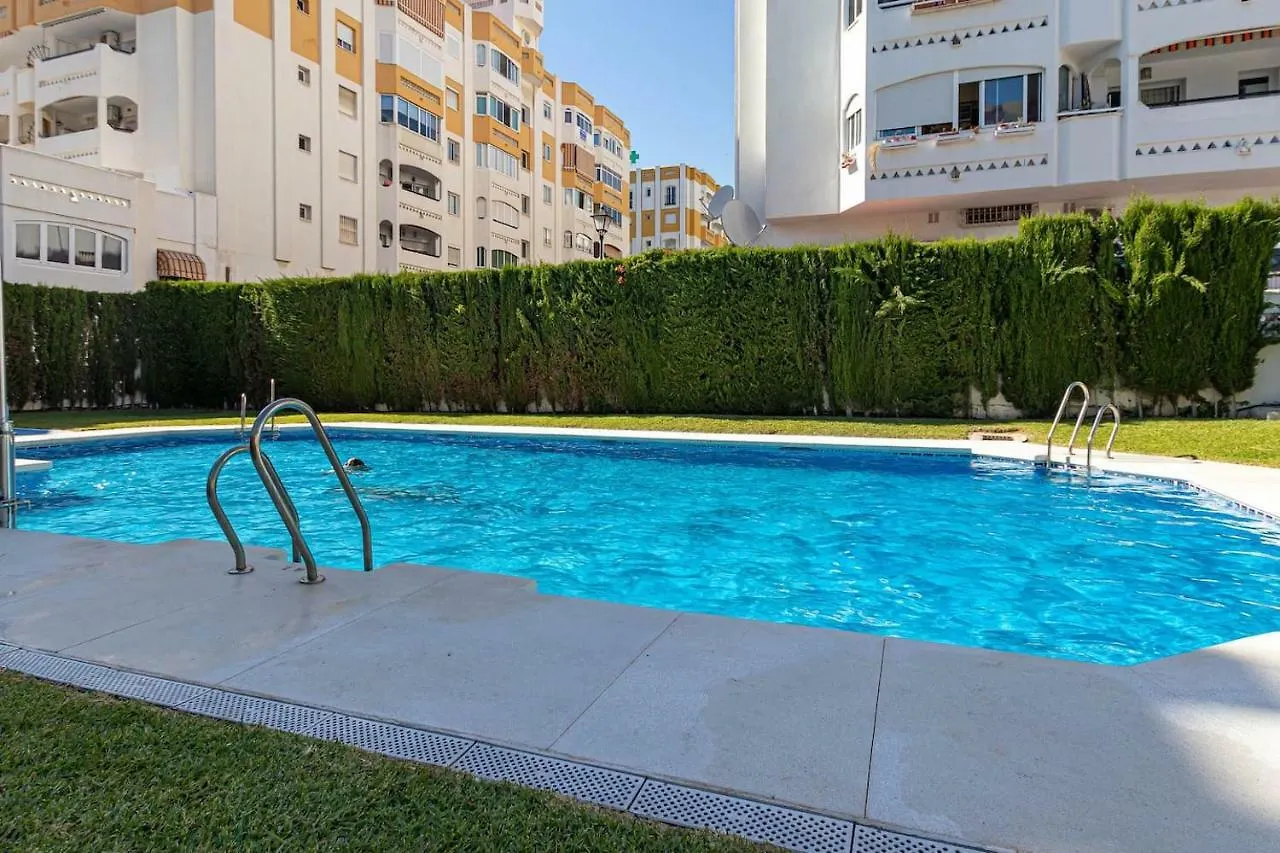 Apartment 797 Holiday Rentals - Amplio Piso Para 4 En El Centro De Arroyo De La Miel Benalmadena