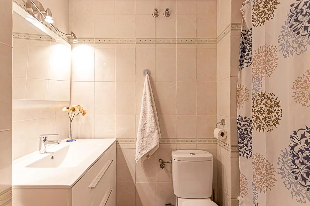 797 Holiday Rentals - Amplio Piso Para 4 En El Centro De Arroyo De La Miel 贝纳尔马德纳 0*,  西班牙